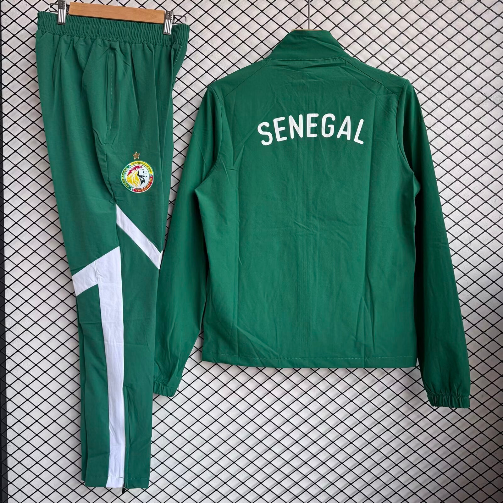25-26 Sénégal White Windbreaker
